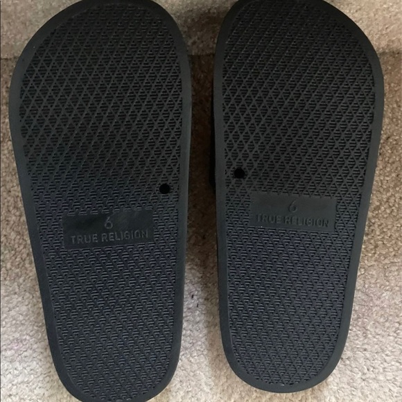 True Religion slides - Picture 2 of 2